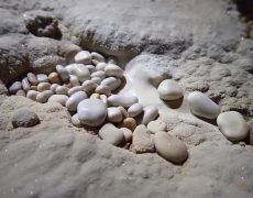 Figura 7 – Pérolas de gruta, que dão o nome ao algar (Foto: Samuel Lopes - GEM/WIND)