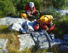 Figura 2 - Entrada do Algar dos Chorões (Foto: Sérgio Carvalho - GEM)
