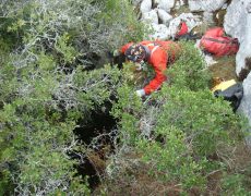 Figura 2 - Entrada do Algar Pena Traseira 7 (Foto: Jorge Faustino - GEM)