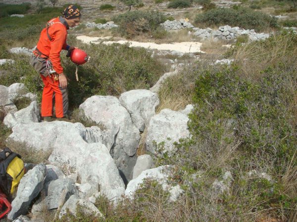 Figura 6 - Zona próxima do Algar Pena Traseira 9 (Foto: Jorge Faustino - GEM)