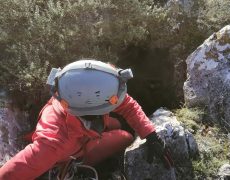 Figura 6 - Entrada do Algar do Alecrim (Foto: Marco Matias - GEM)