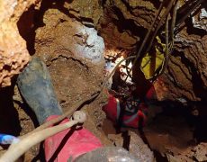 Figura 3 - Desobstrução de um dos poços Arrasa-fatos (Foto: Samuel Lopes - GEM/WIND)