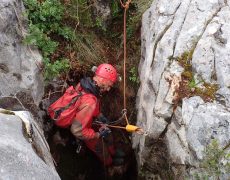 Figura 1 - Entrada do Algar de Boca Larga V (Foto: Samuel Lopes - GEM/WIND)